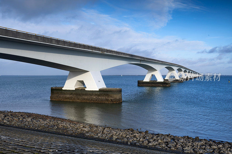 荷兰泽兰省的泽兰大桥(Zeelandbrug, Zeeland Bridge)